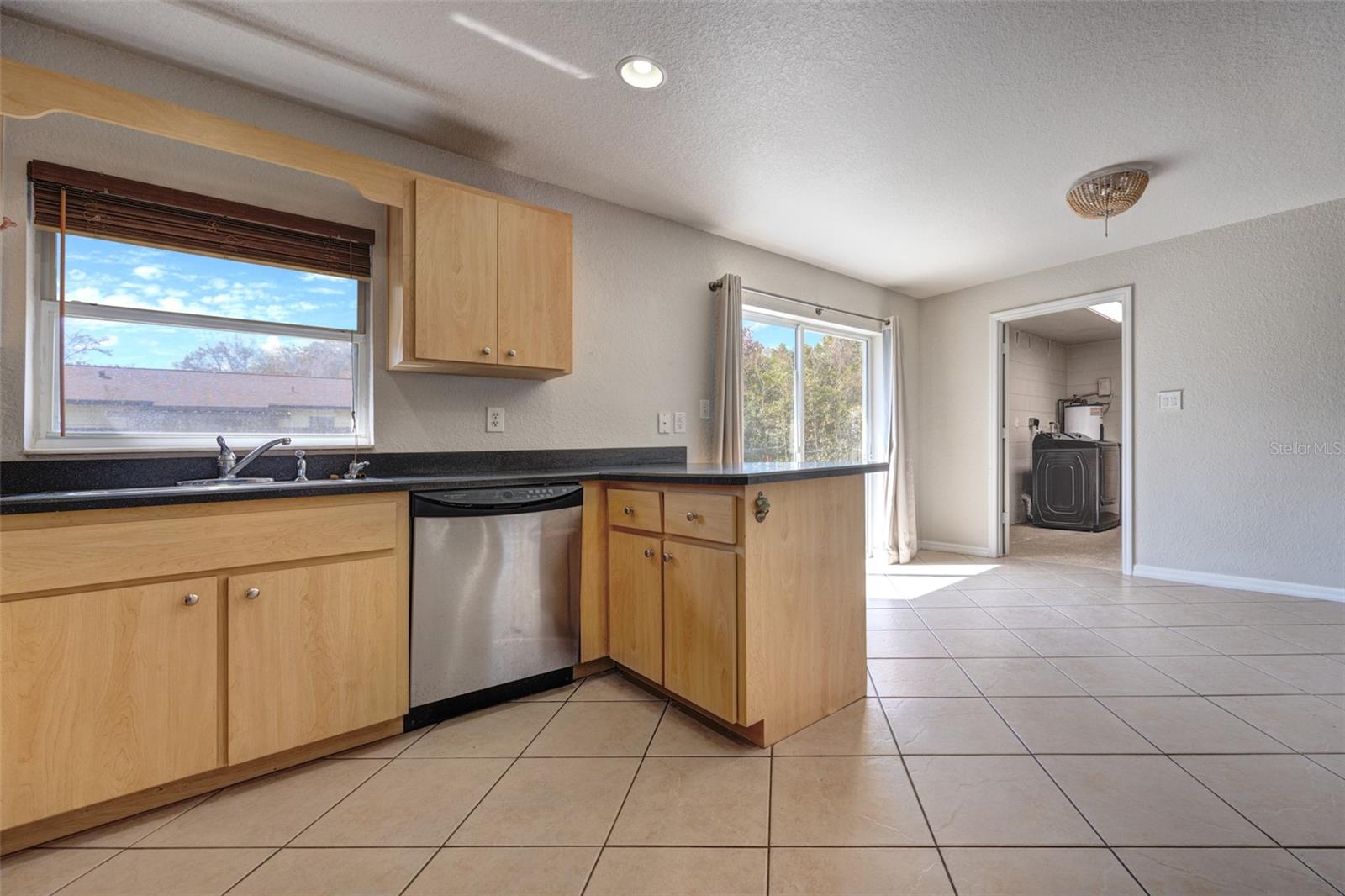 TRIPLE S UNIT 01 - Residential