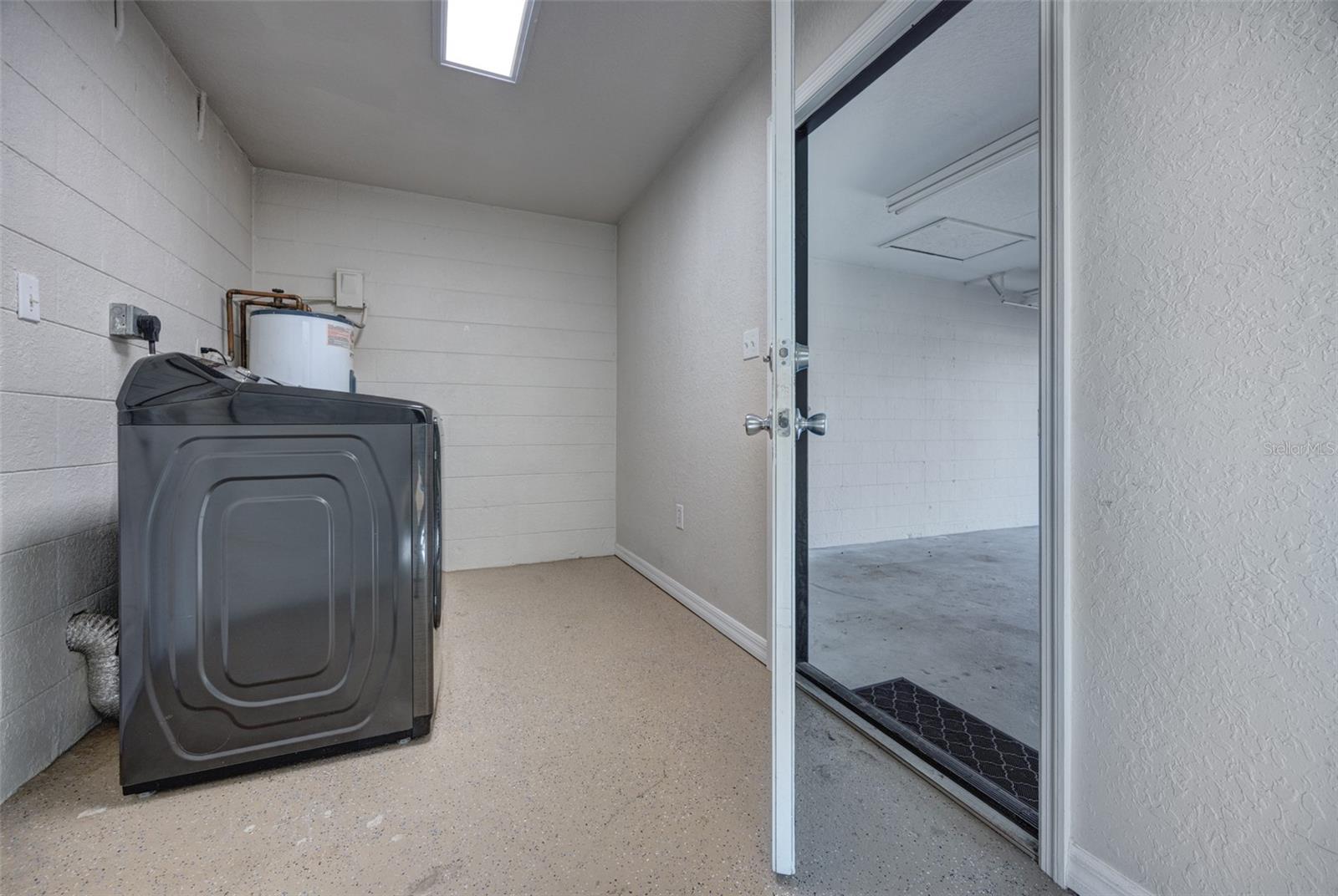 TRIPLE S UNIT 01 - Residential