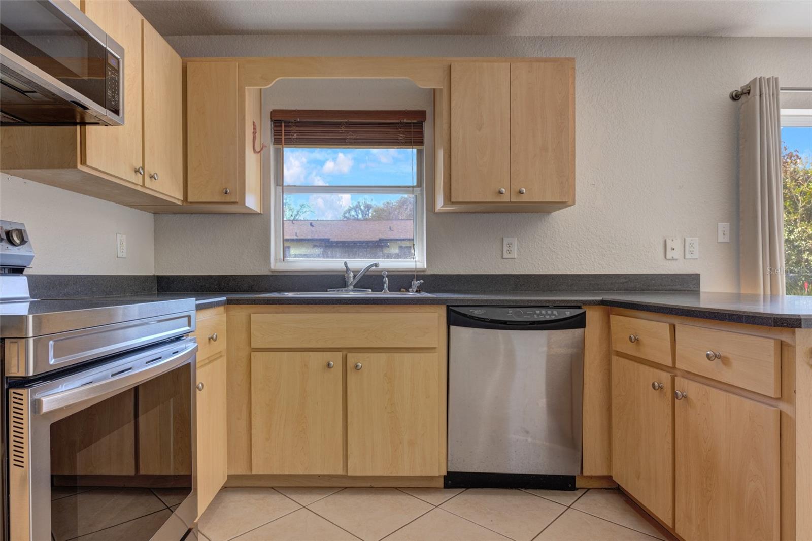 TRIPLE S UNIT 01 - Residential