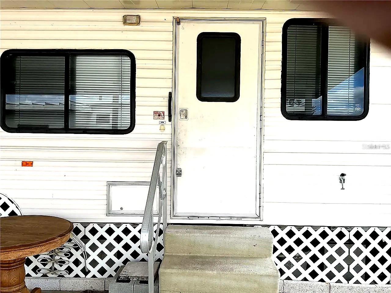 HERE & THERE PALM SHRSS RV RESIDENCE - Residential Lease