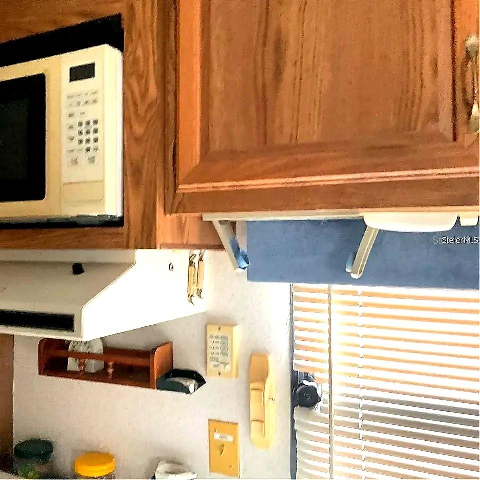 HERE & THERE PALM SHRSS RV RESIDENCE - Residential Lease