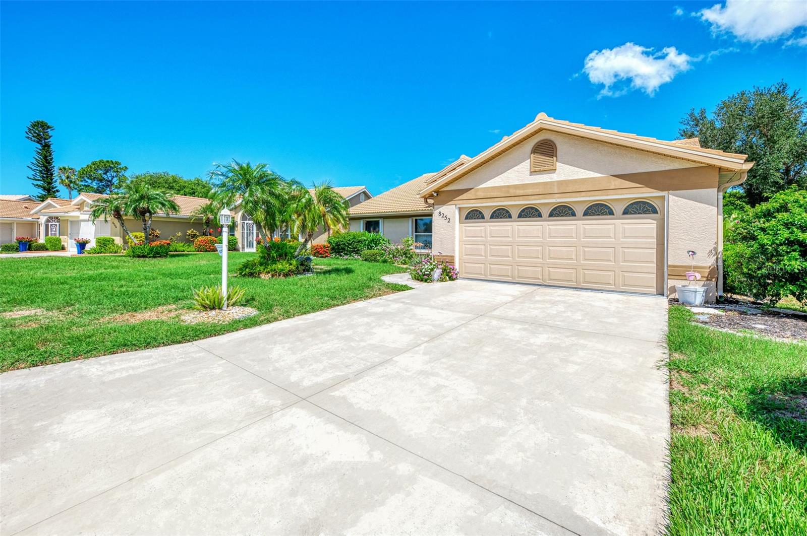 8252 PARKSIDE DRIVE