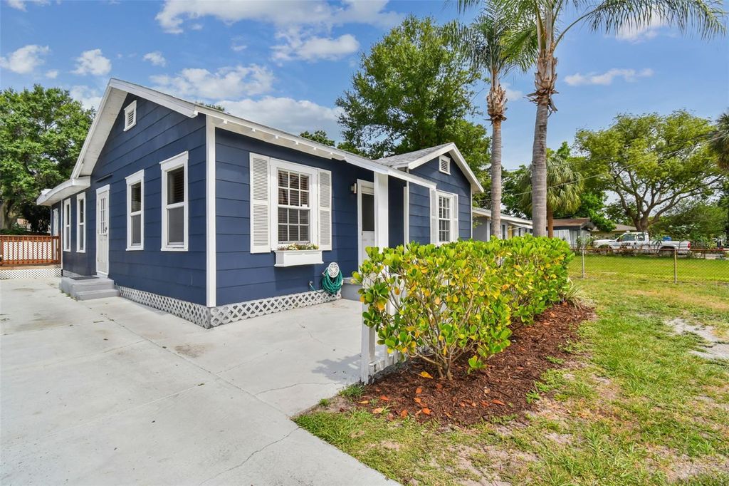 Photo of 308 N Gomez Avenue, Tampa, FL 33609 (MLS # TB8422837)