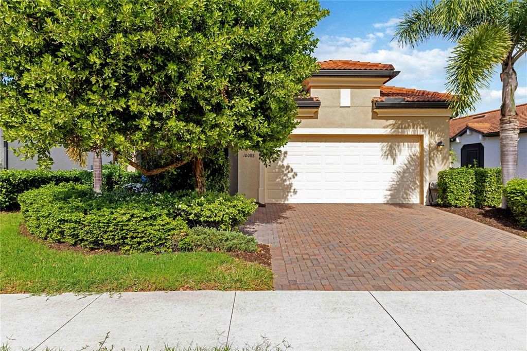 Photo of 10088 Cozy Grove Drive, Venice, FL 34293 (MLS # O6352571)