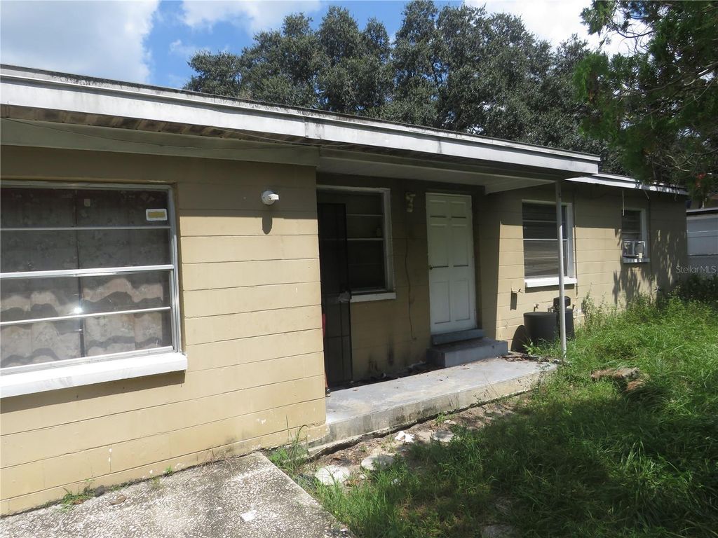 Photo of 4208 N Sandalwood Circle, Tampa, FL 33617 (MLS # TB8307143)