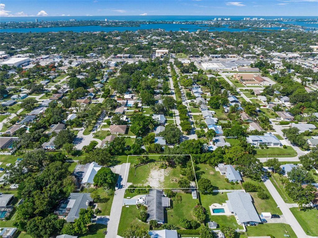 Photo of 2209 Oak Terrace, Sarasota, FL 34231 (MLS # A4669578)