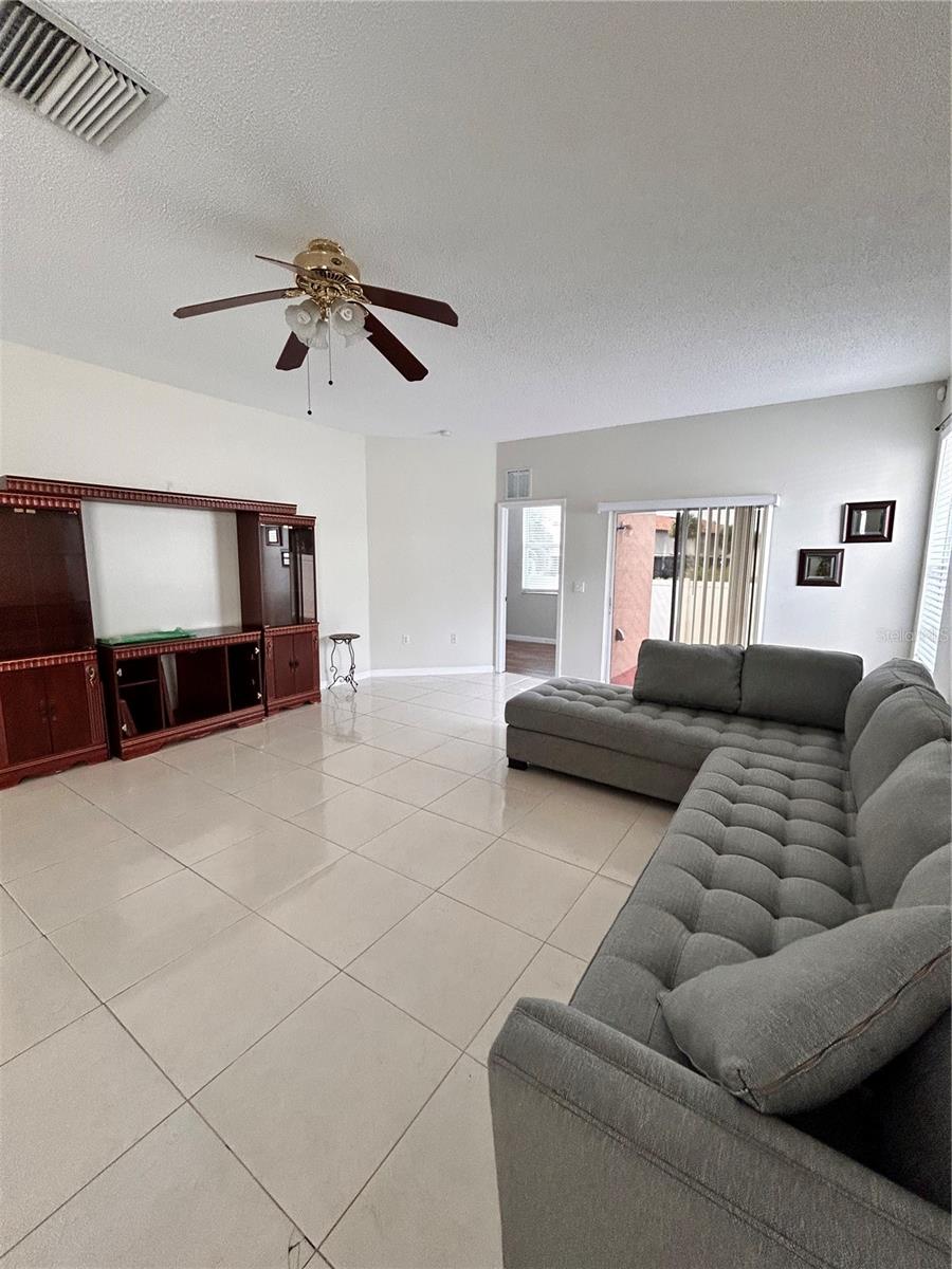 MARIPOSA - Residential Lease