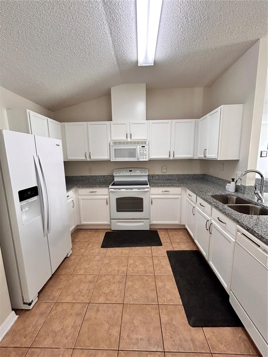 MARIPOSA - Residential Lease