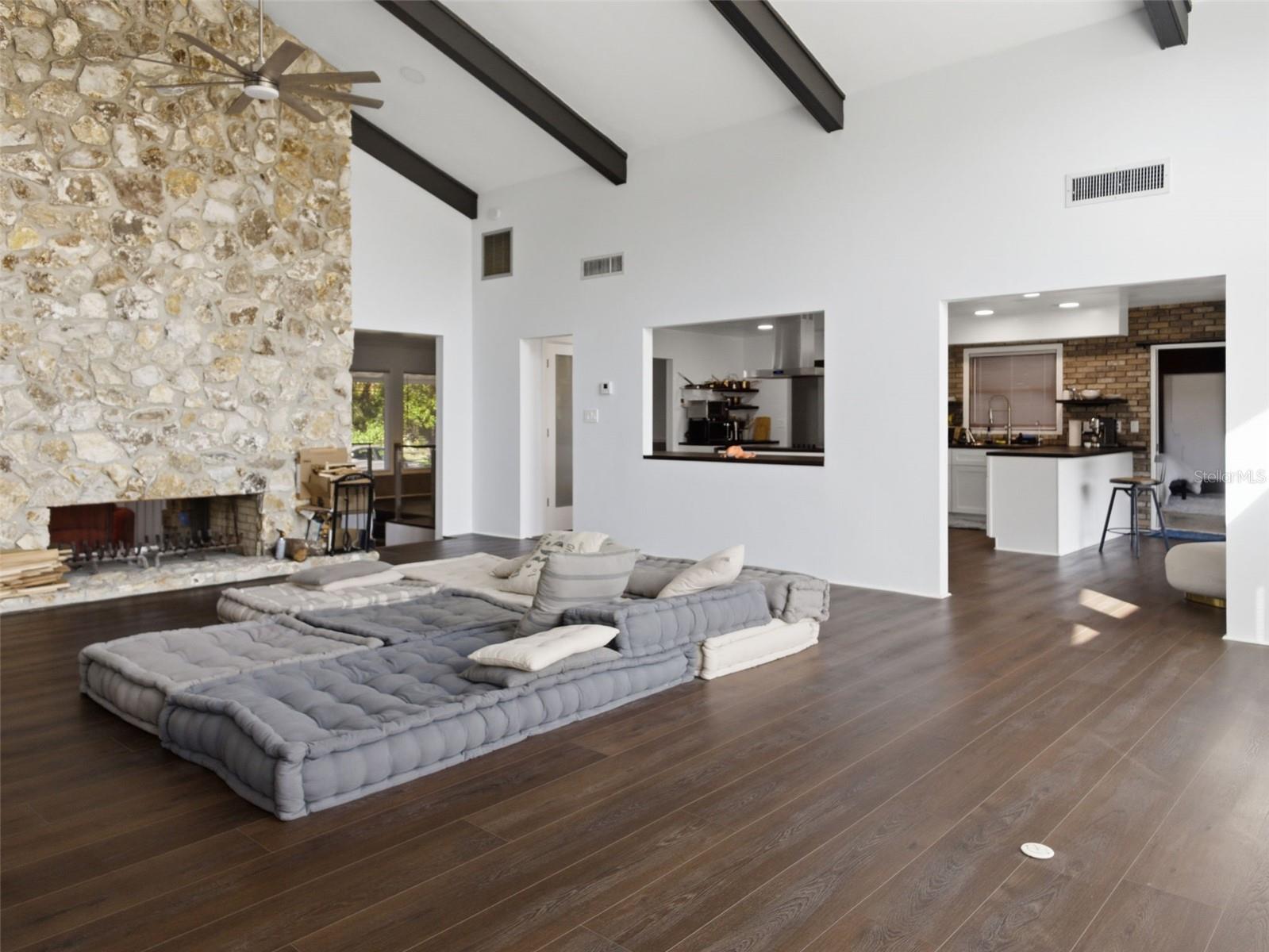 COUNTRY CLUB MANOR - Residential