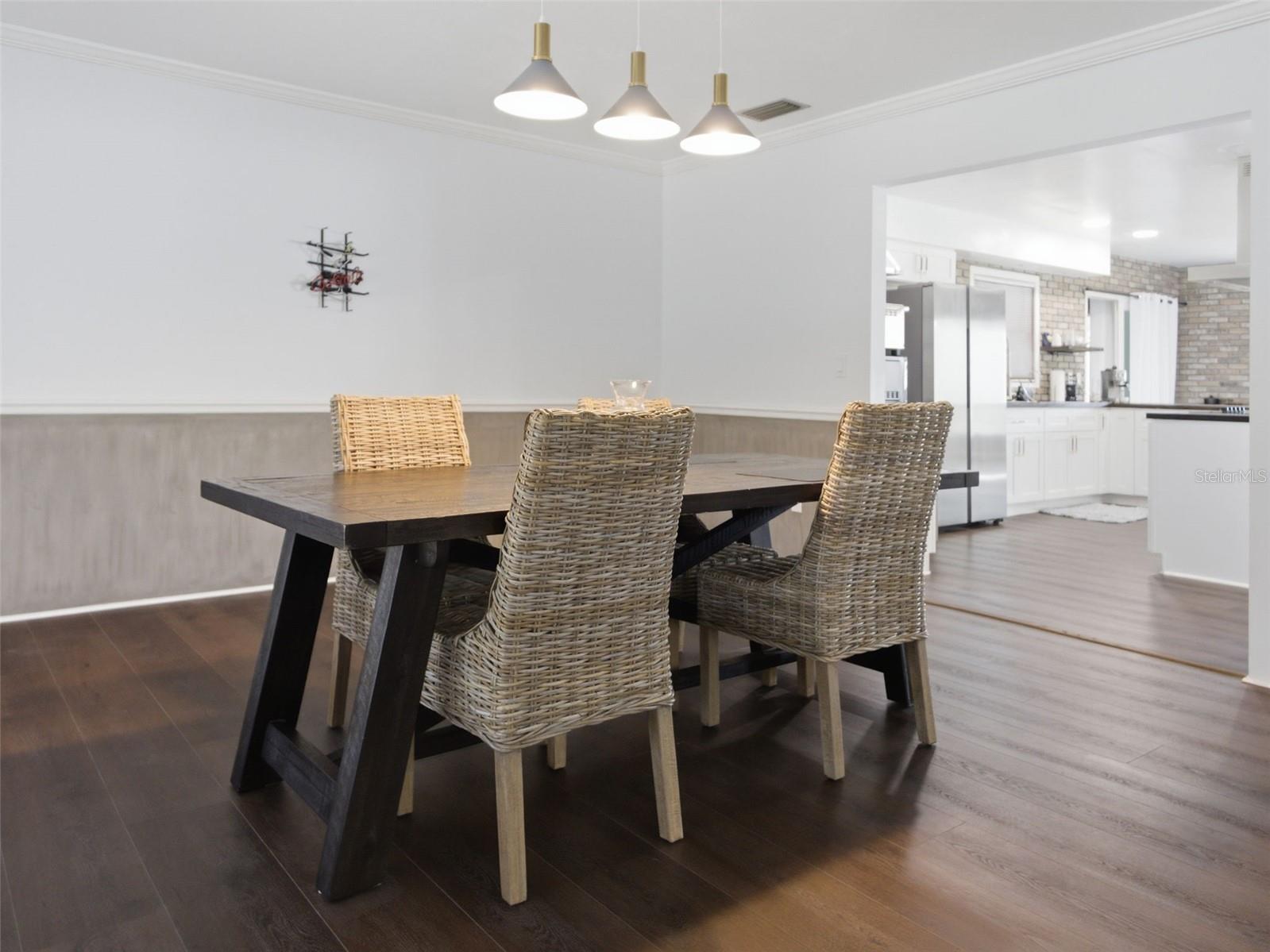 COUNTRY CLUB MANOR - Residential
