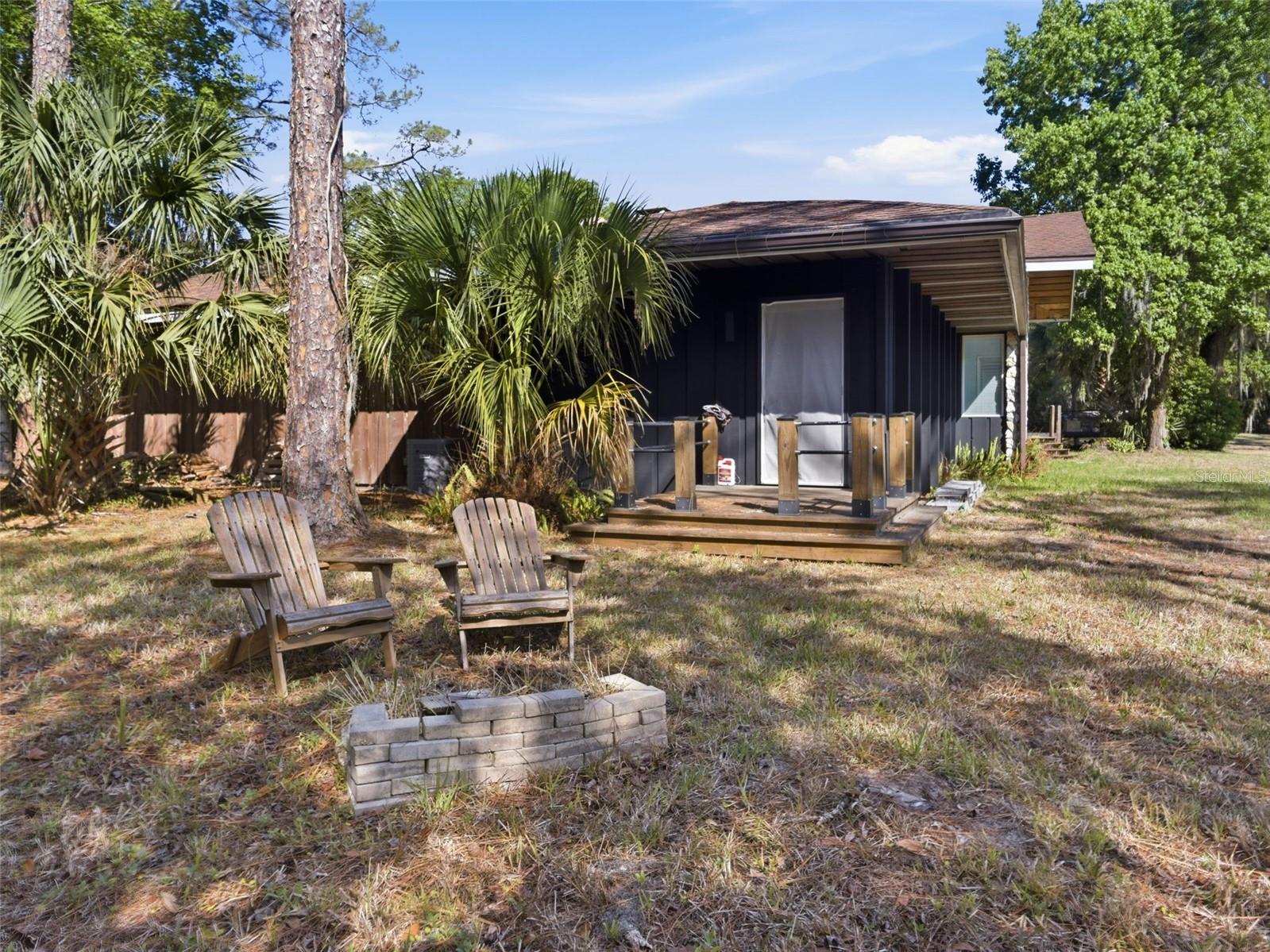 COUNTRY CLUB MANOR - Residential