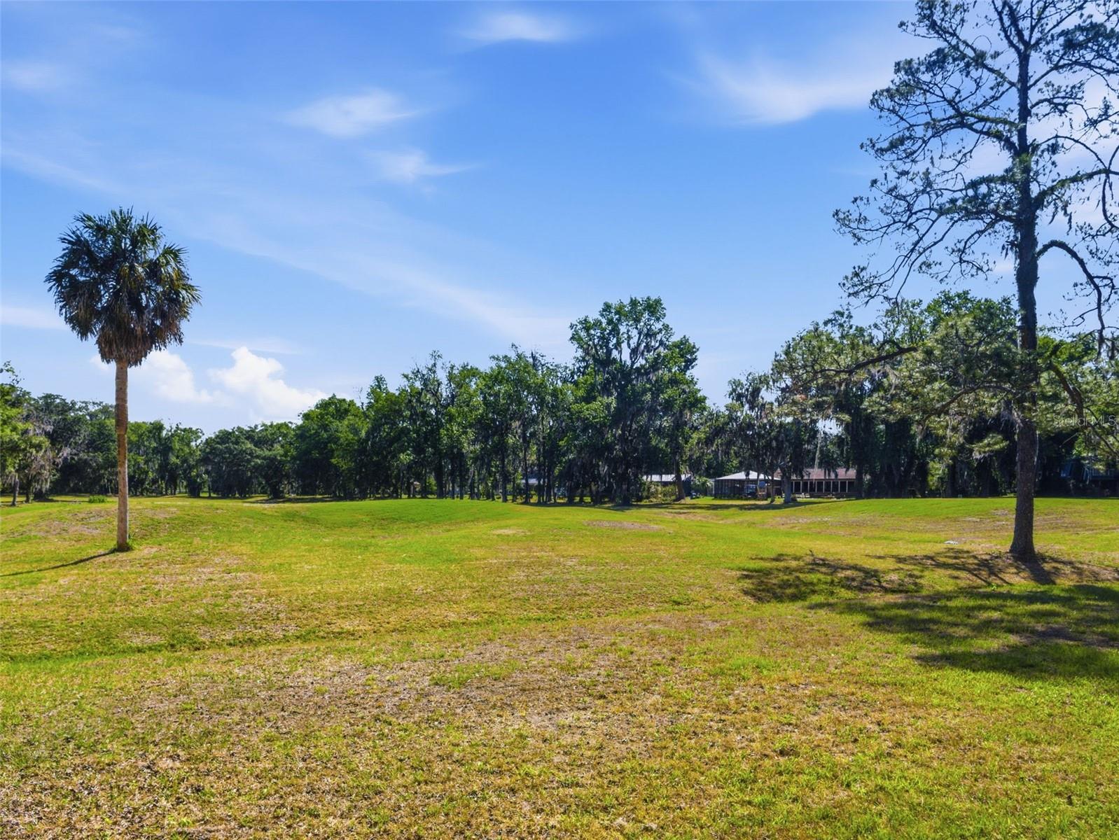 COUNTRY CLUB MANOR - Residential