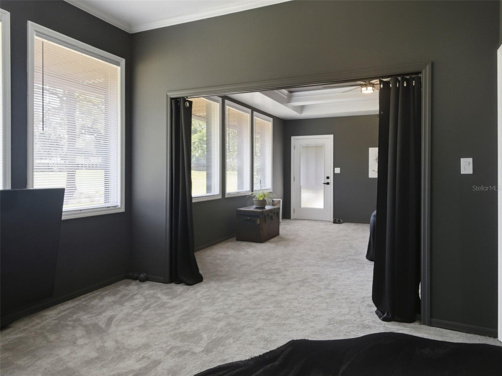 COUNTRY CLUB MANOR - Residential