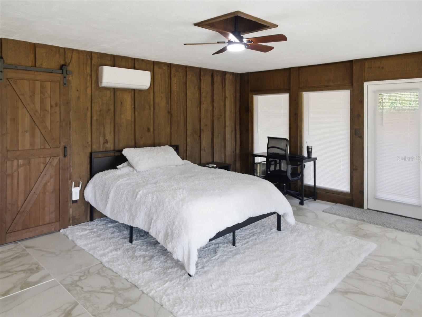 COUNTRY CLUB MANOR - Residential