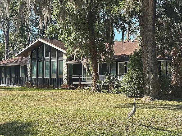COUNTRY CLUB MANOR - Residential