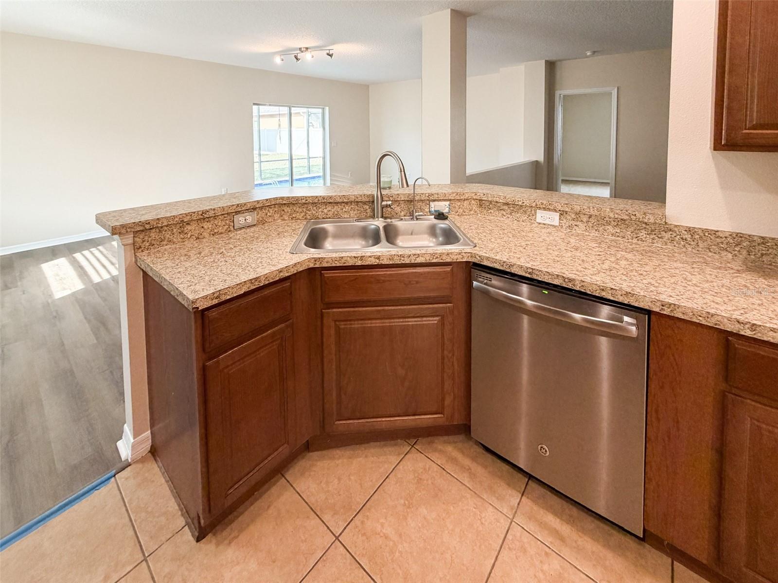 LEESBURG OVERLOOK AT LAKE GRIFFIN - Residential Lease