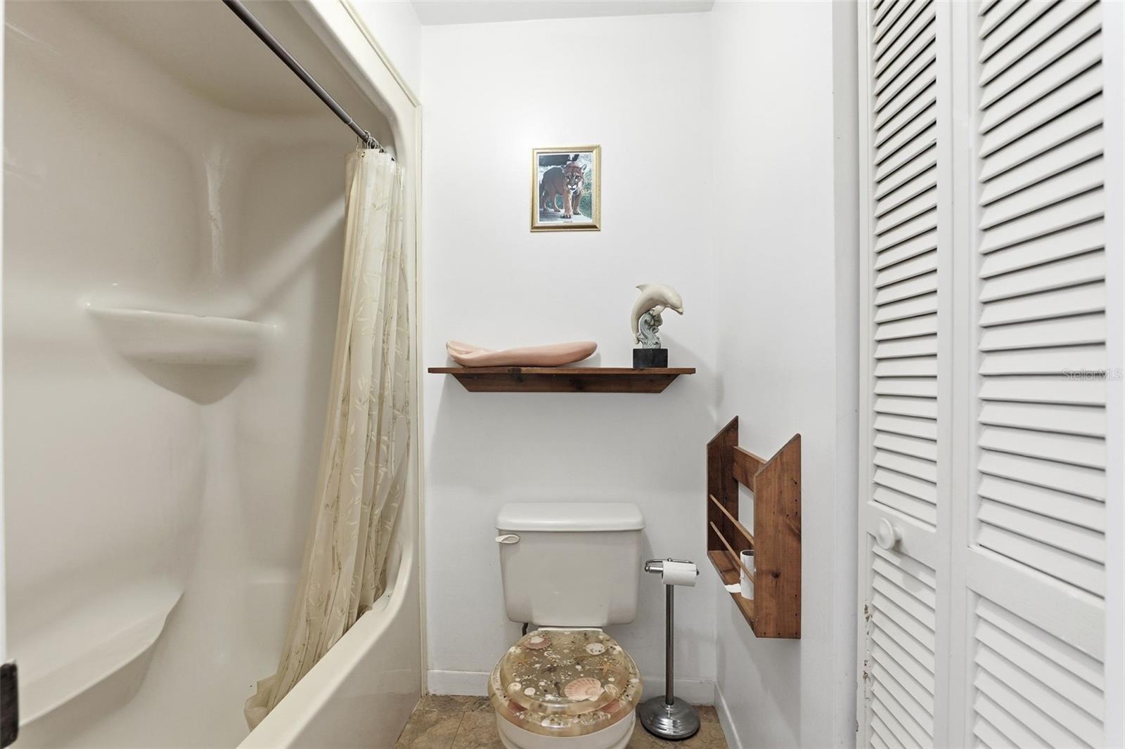 PART OF GOVT LOT 8 E OF S COURTENAY PKWY AS DES IN - Residential