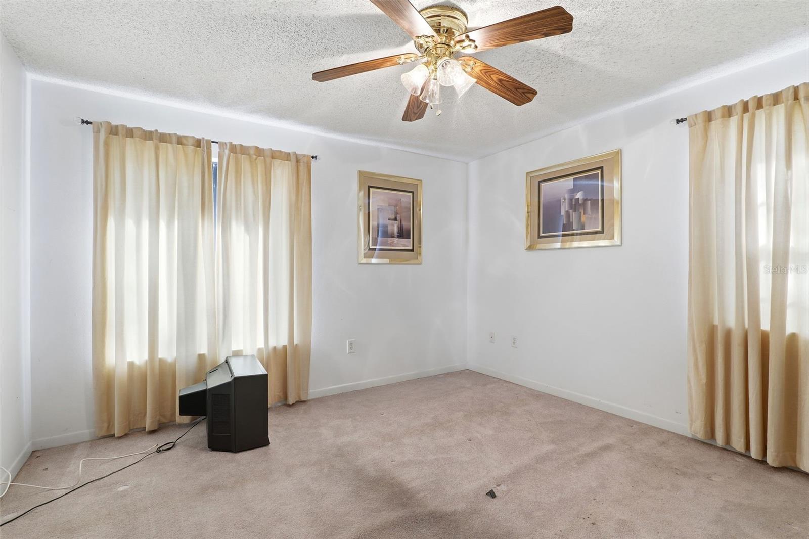 PART OF GOVT LOT 8 E OF S COURTENAY PKWY AS DES IN - Residential