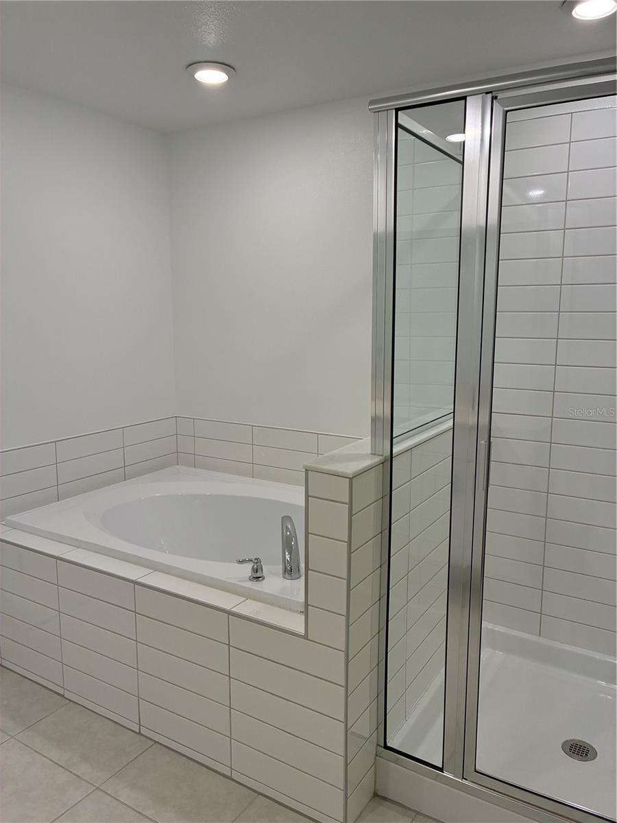 TOWNES/LK THOMAS PH 1 - Residential Lease