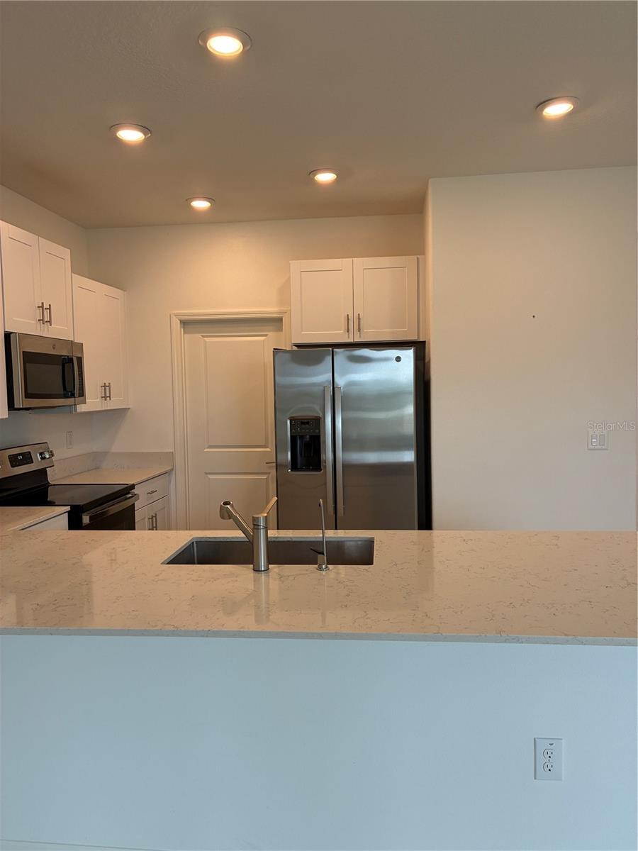 TOWNES/LK THOMAS PH 1 - Residential Lease