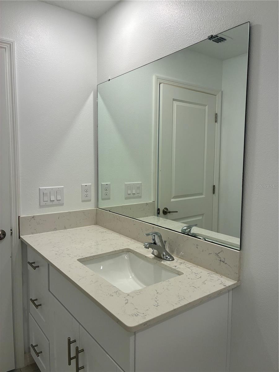 TOWNES/LK THOMAS PH 1 - Residential Lease