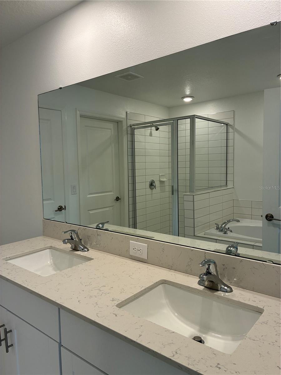 TOWNES/LK THOMAS PH 1 - Residential Lease