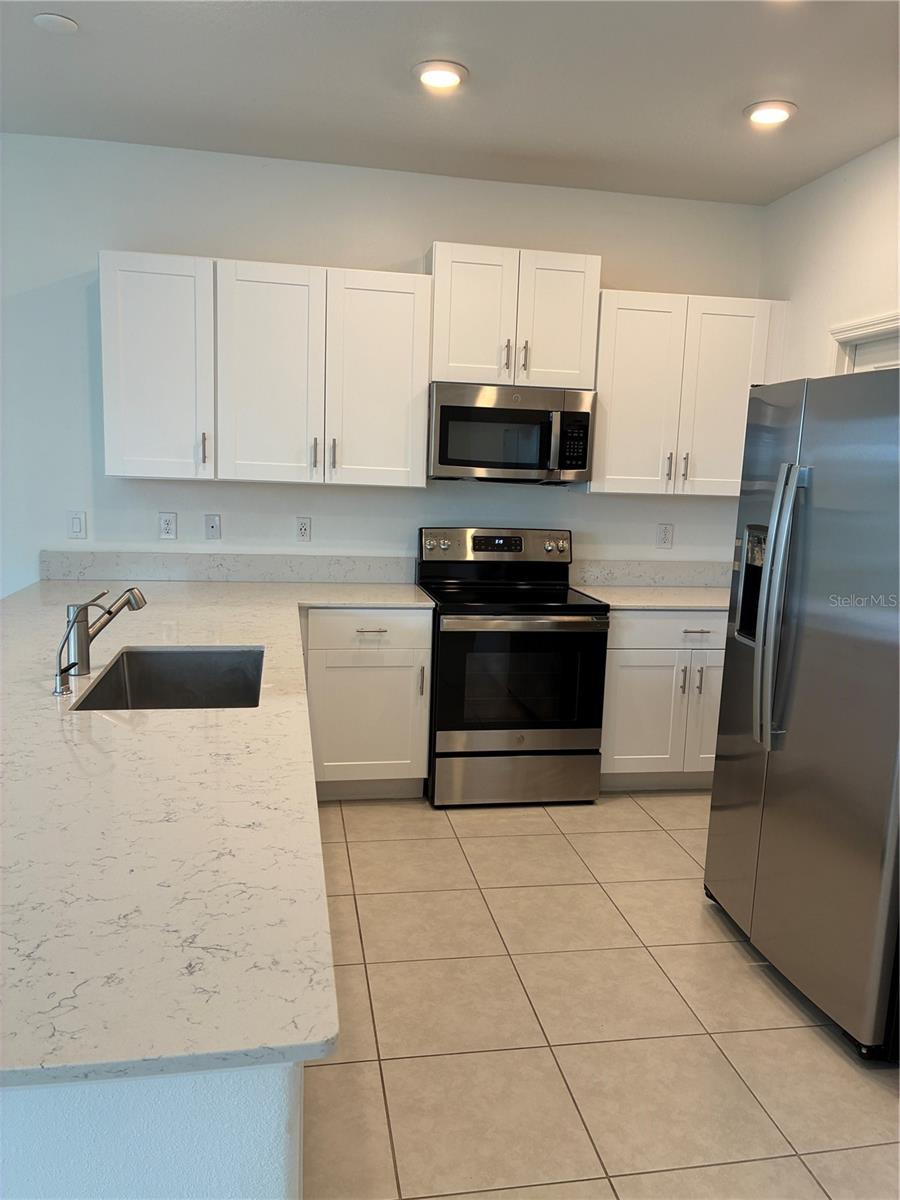 TOWNES/LK THOMAS PH 1 - Residential Lease