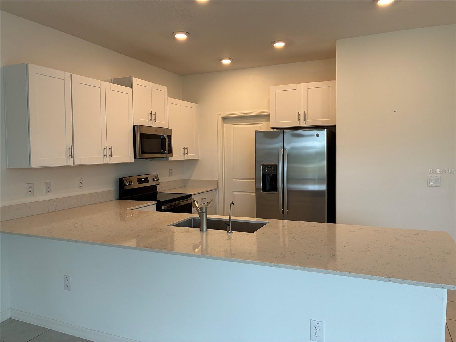 TOWNES/LK THOMAS PH 1 - Residential Lease