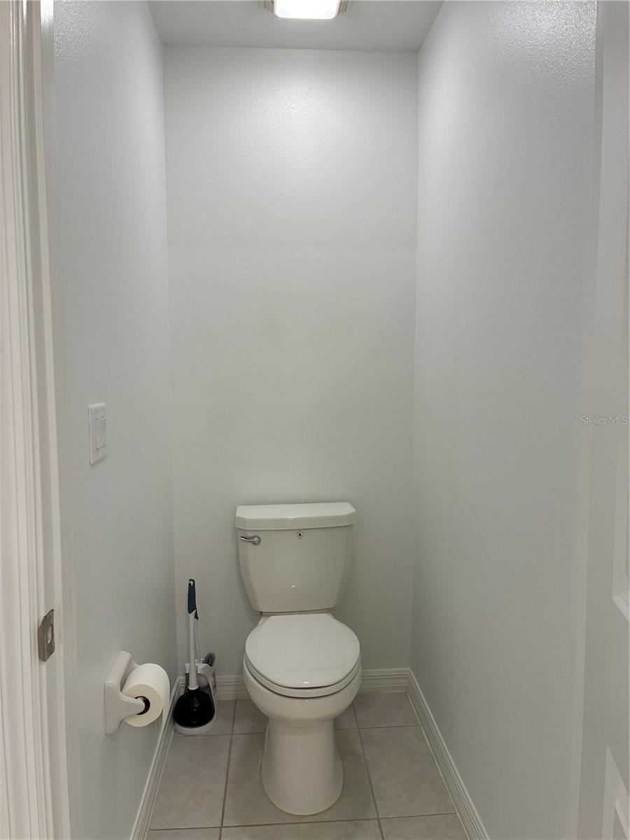 TOWNES/LK THOMAS PH 1 - Residential Lease