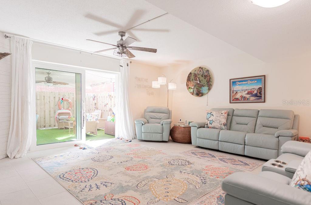 COLONIAL TWNHSE APARTRMENTS PA - Residential