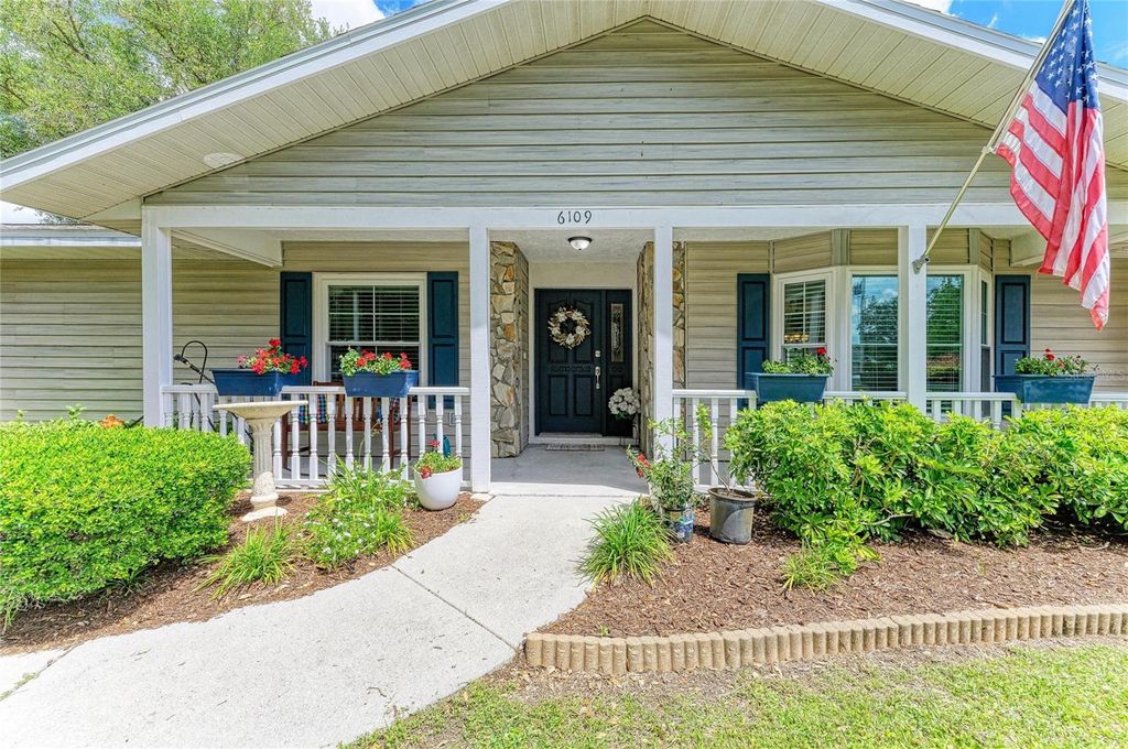 Photo of 6109 26th Avenue E, Bradenton, FL 34208 (MLS # A4691270)