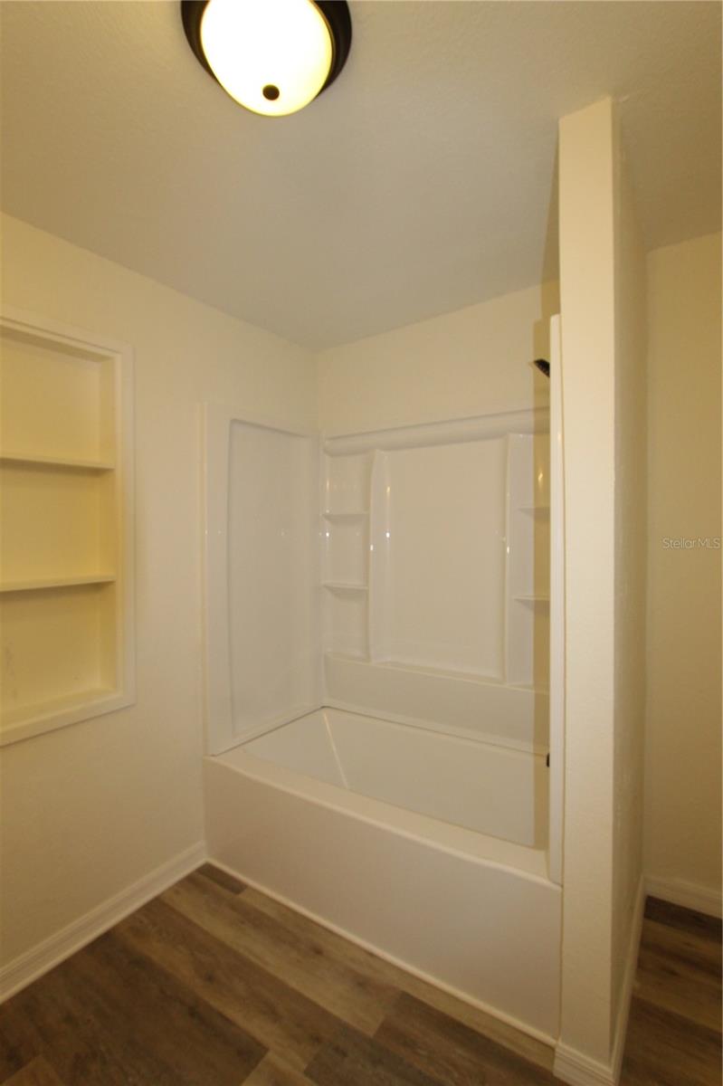 LAKE & FOREST CLUB - Residential