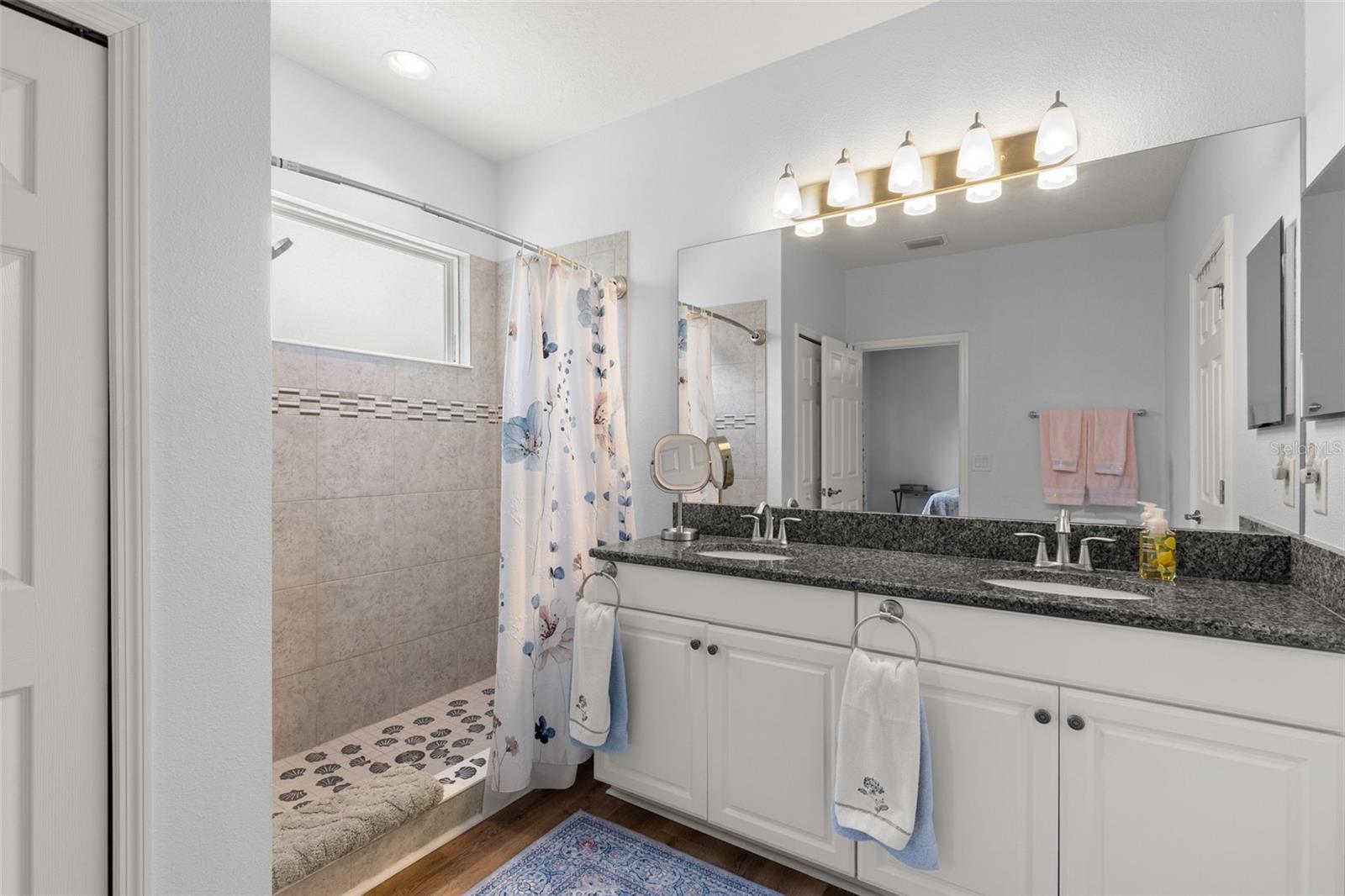 VISTA LKS/BAILEYS BLUFF - Residential