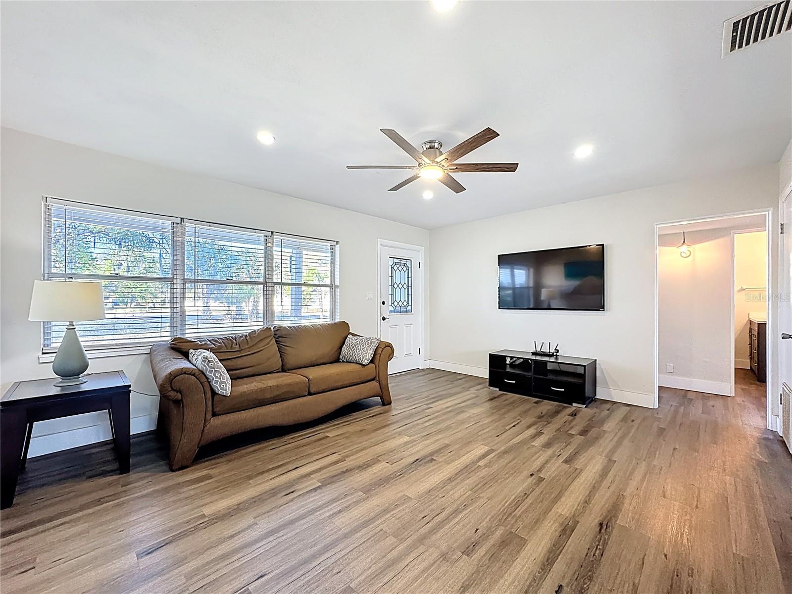 512 N LAKEMONT AVENUE