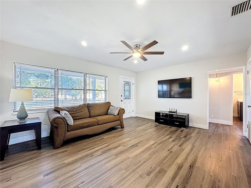 Photo of 512 N Lakemont Avenue, Winter Park, FL 32792 (MLS # O6392353)