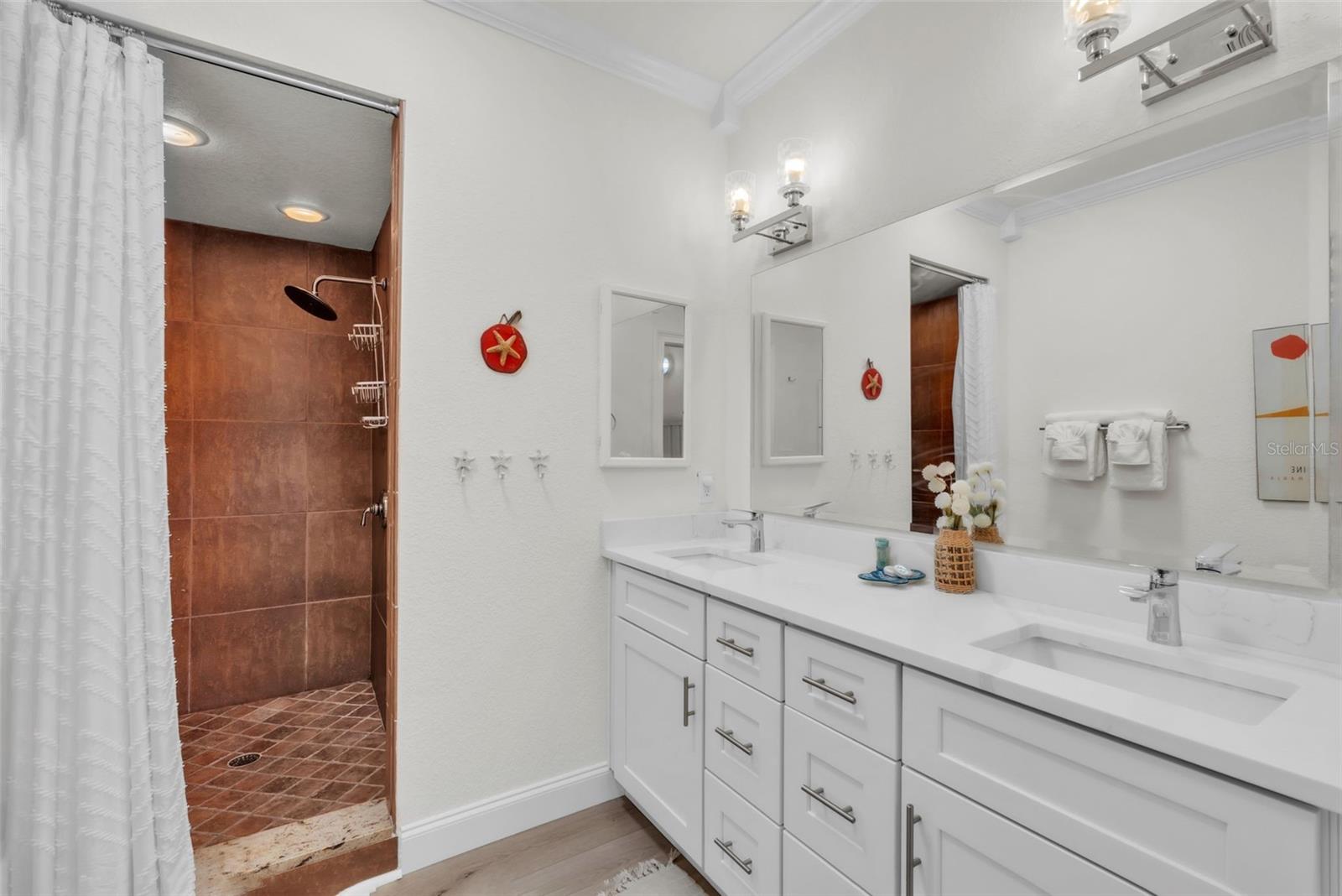 THE BLUE LAGOON - Residential