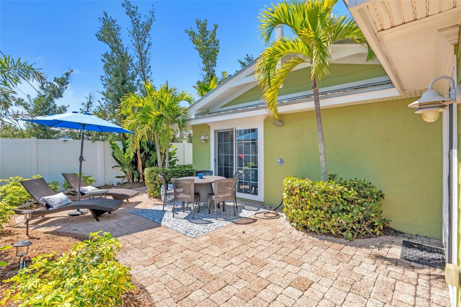 THE BLUE LAGOON - Residential