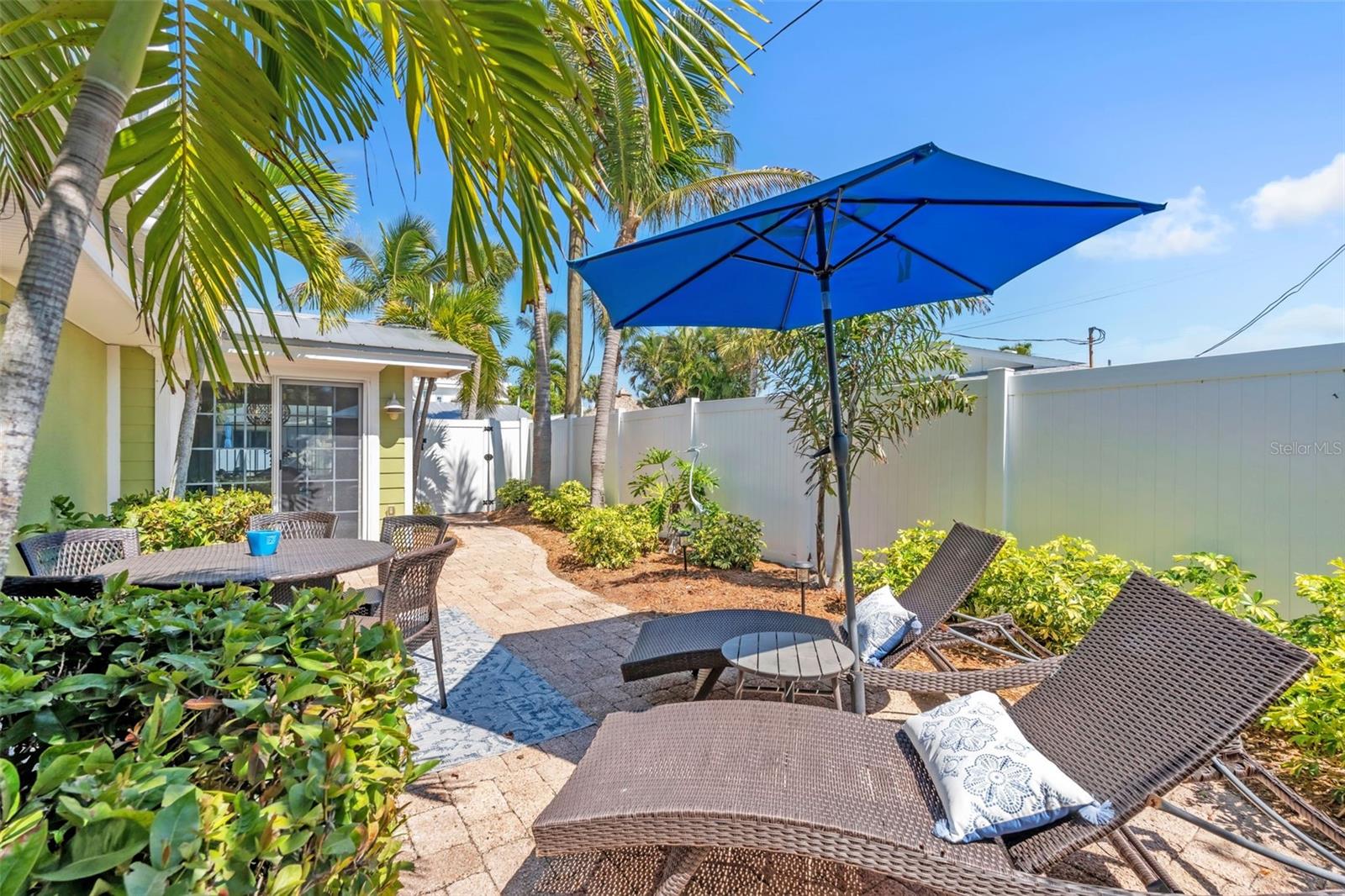 THE BLUE LAGOON - Residential