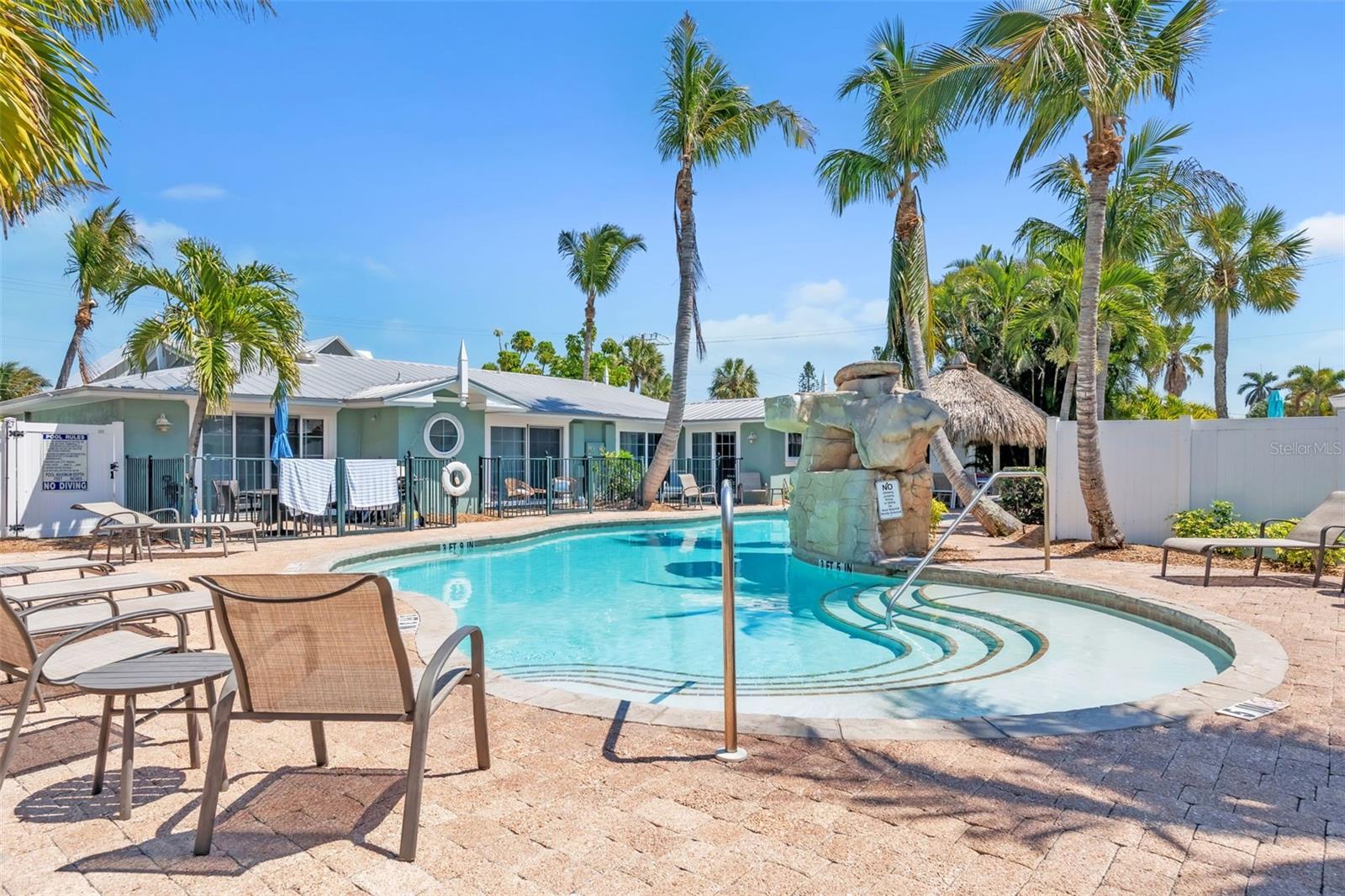 THE BLUE LAGOON - Residential