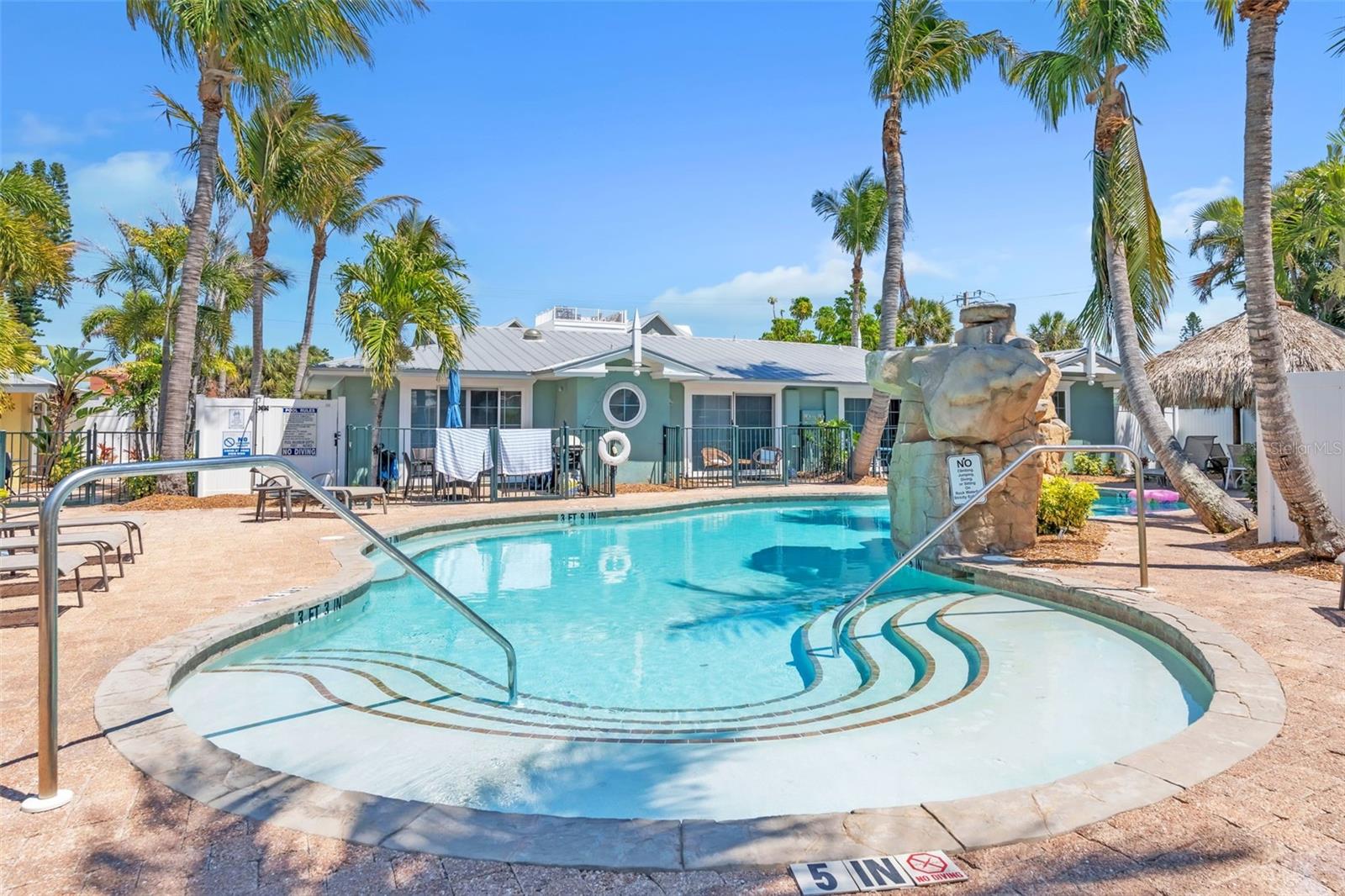 THE BLUE LAGOON - Residential