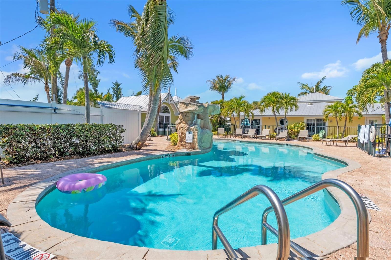 THE BLUE LAGOON - Residential