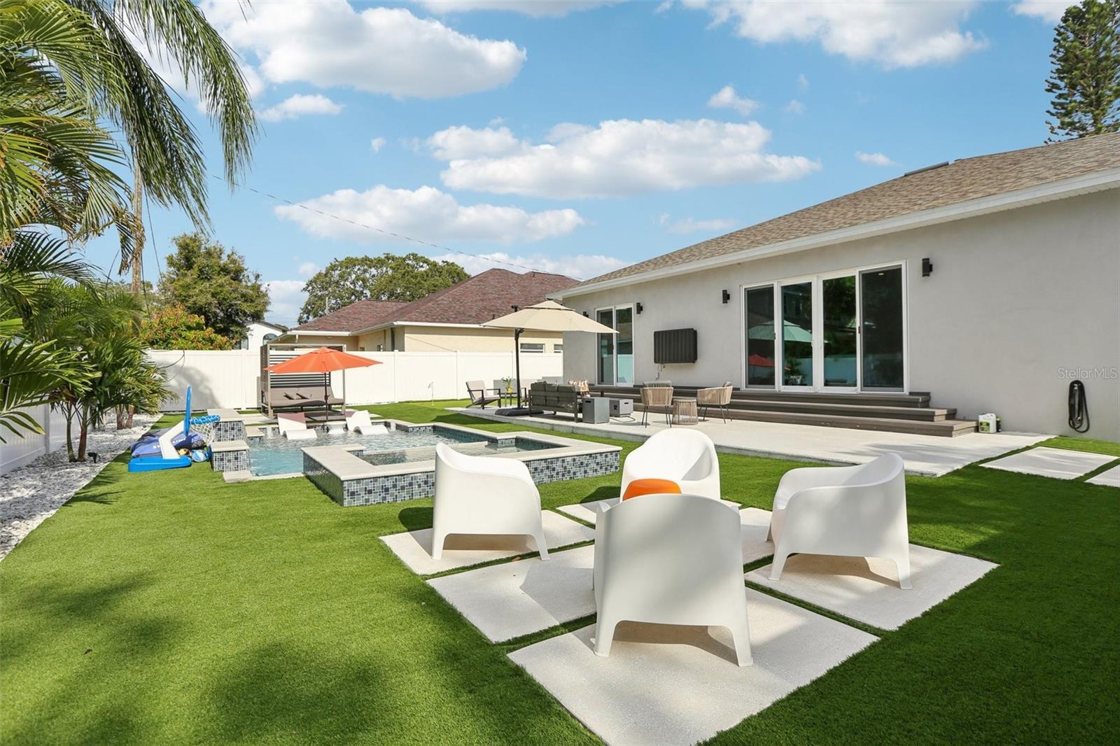 FOSTERS BELLEAIR - Residential