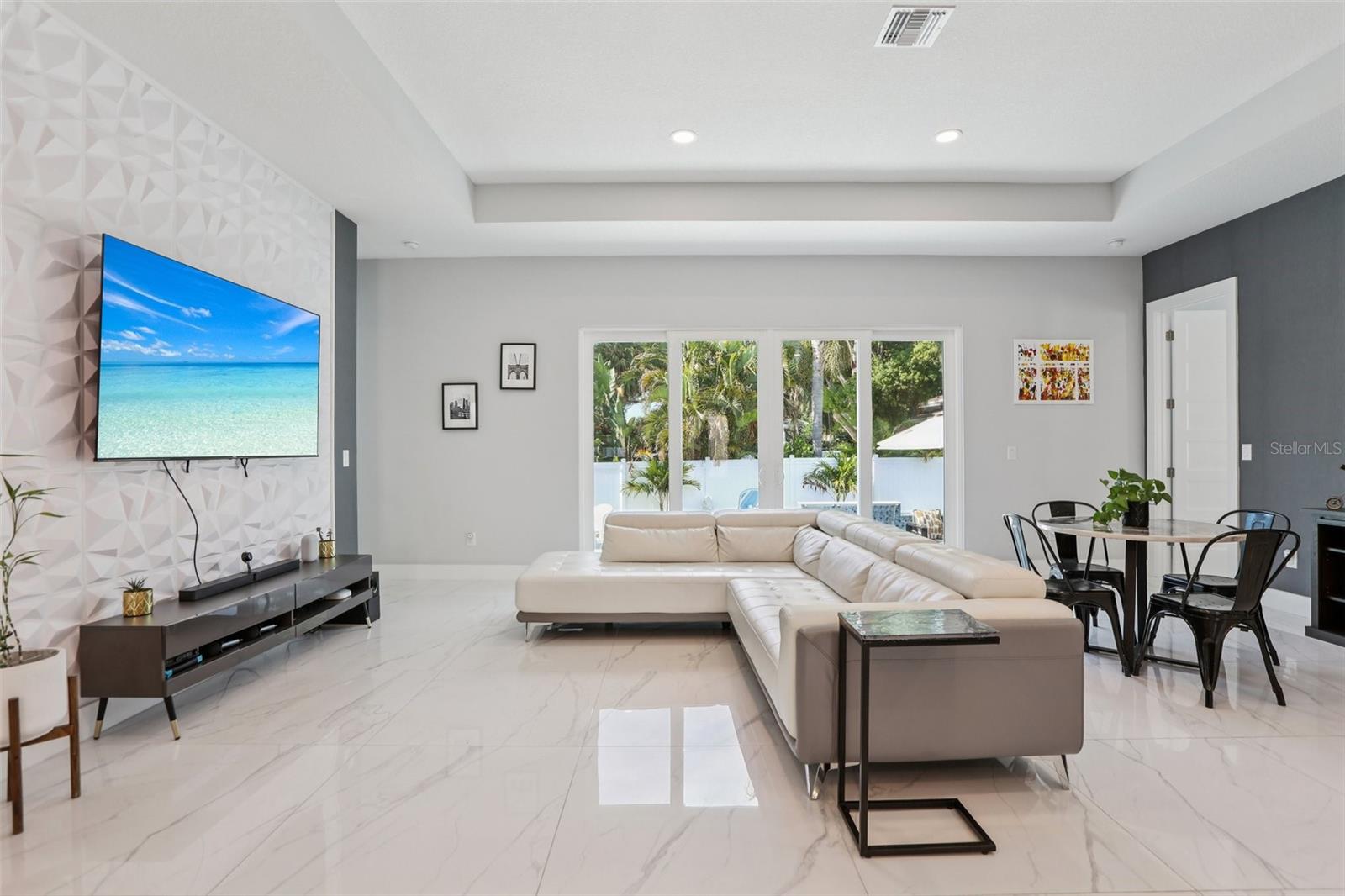 FOSTERS BELLEAIR - Residential