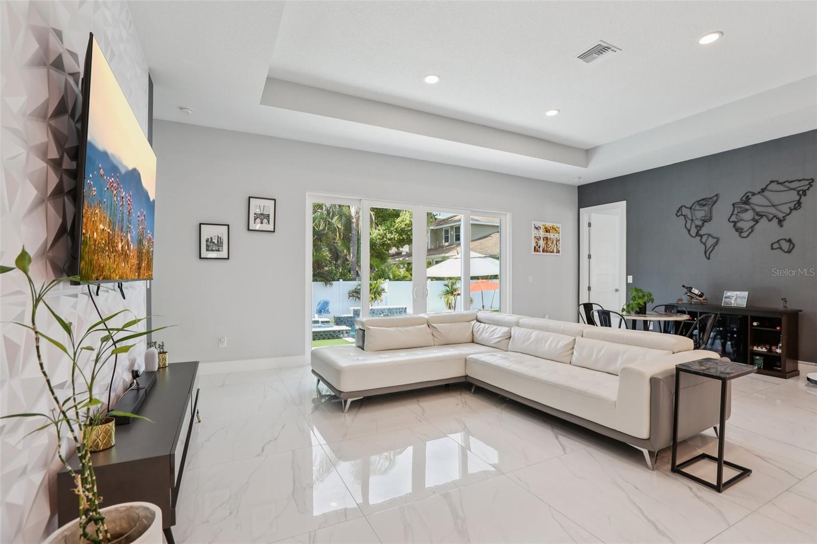 FOSTERS BELLEAIR - Residential
