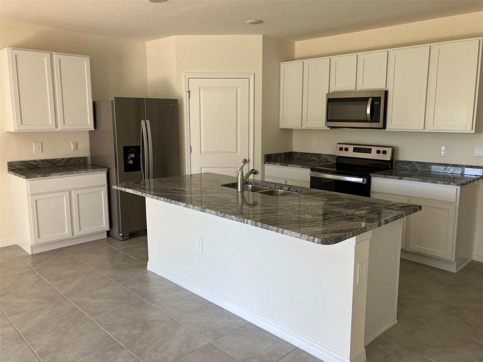 PROMENADE ESTATES PH II - Residential Lease