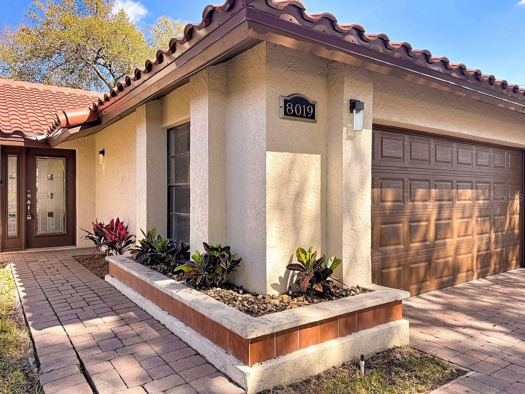 Photo of 8019 N Madeira Court, Orlando, FL 32836 (MLS # S5143915)