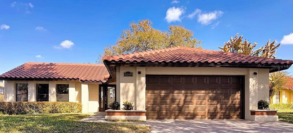 Photo of 8019 N Madeira Court, Orlando, FL 32836 (MLS # S5143915)