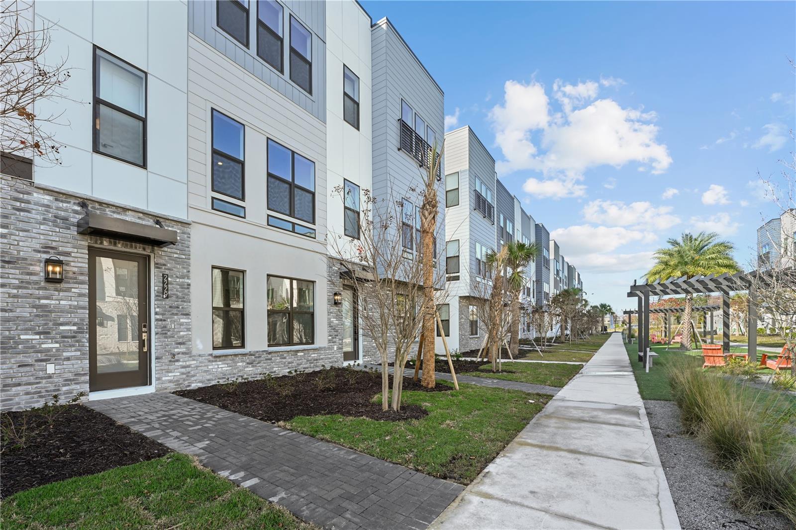 2225 VALENTINE ALLEY