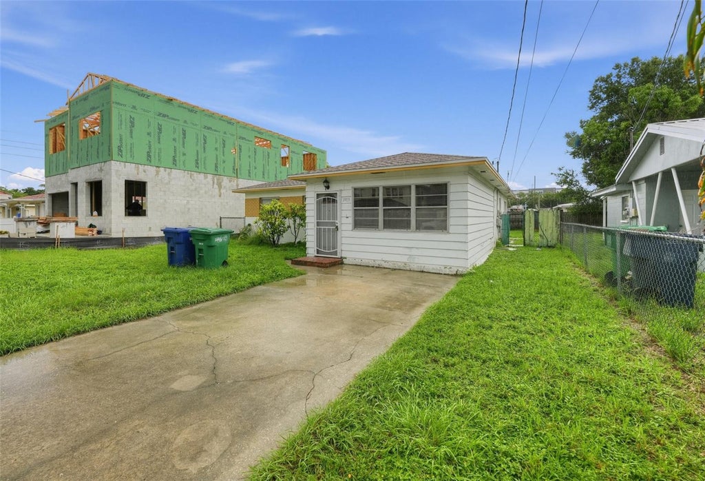 Photo of 3913 W Cass Street, Tampa, FL 33609 (MLS # A4704507)