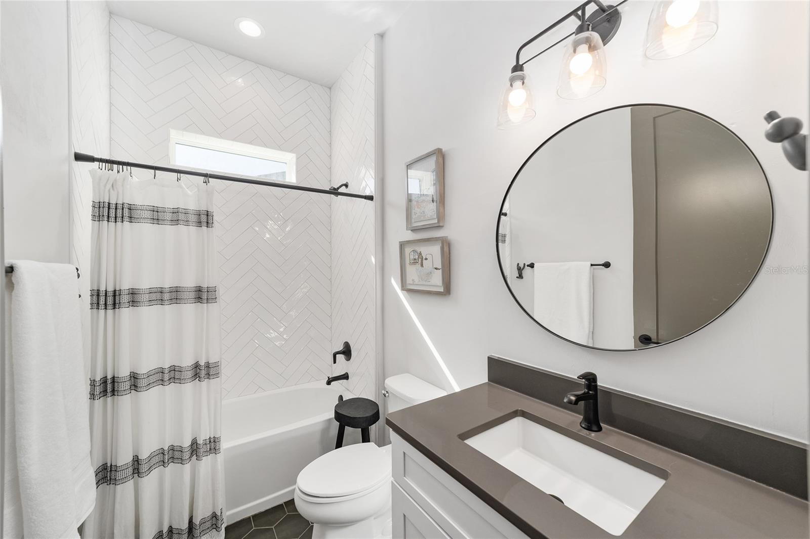 OAKMONT PH 3 PB 35 PG 60 - Residential